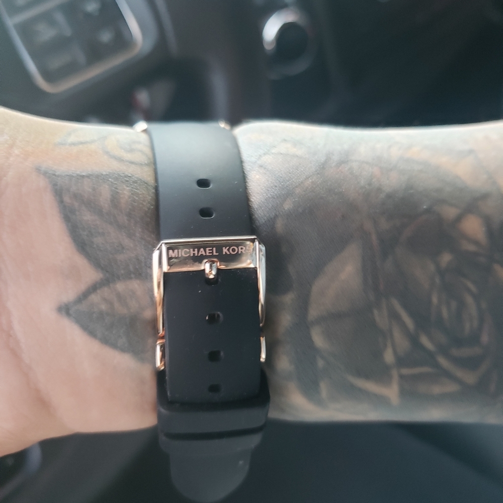 Mk watch - Picture 3 of 3
